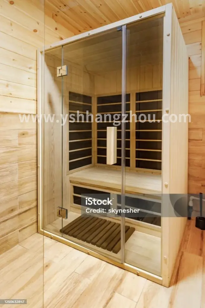 桑拿房内的热气腾腾