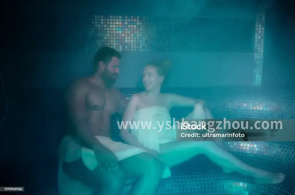 桑拿房里的放松体验